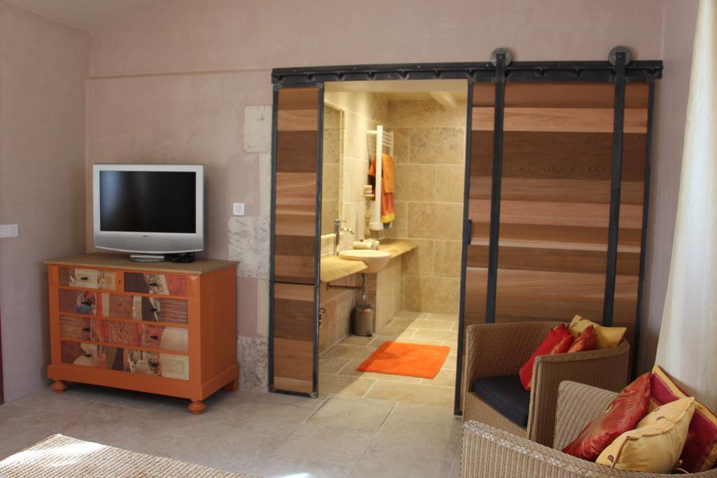 Châteaurenard Sous Les Platanes B&B الغرفة الصورة