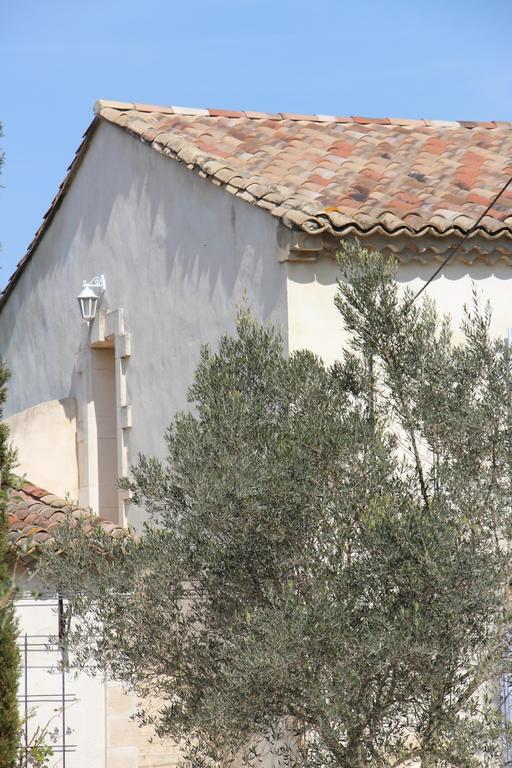 Châteaurenard Sous Les Platanes B&B المظهر الخارجي الصورة