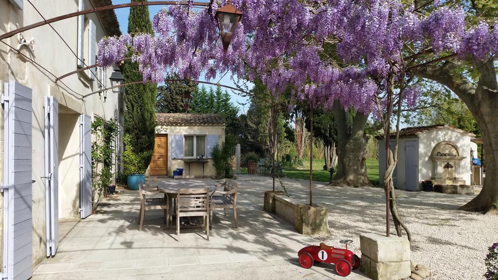 Châteaurenard Sous Les Platanes B&B المظهر الخارجي الصورة