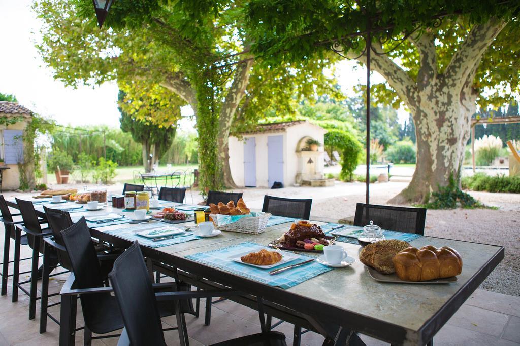 Châteaurenard Sous Les Platanes B&B المظهر الخارجي الصورة